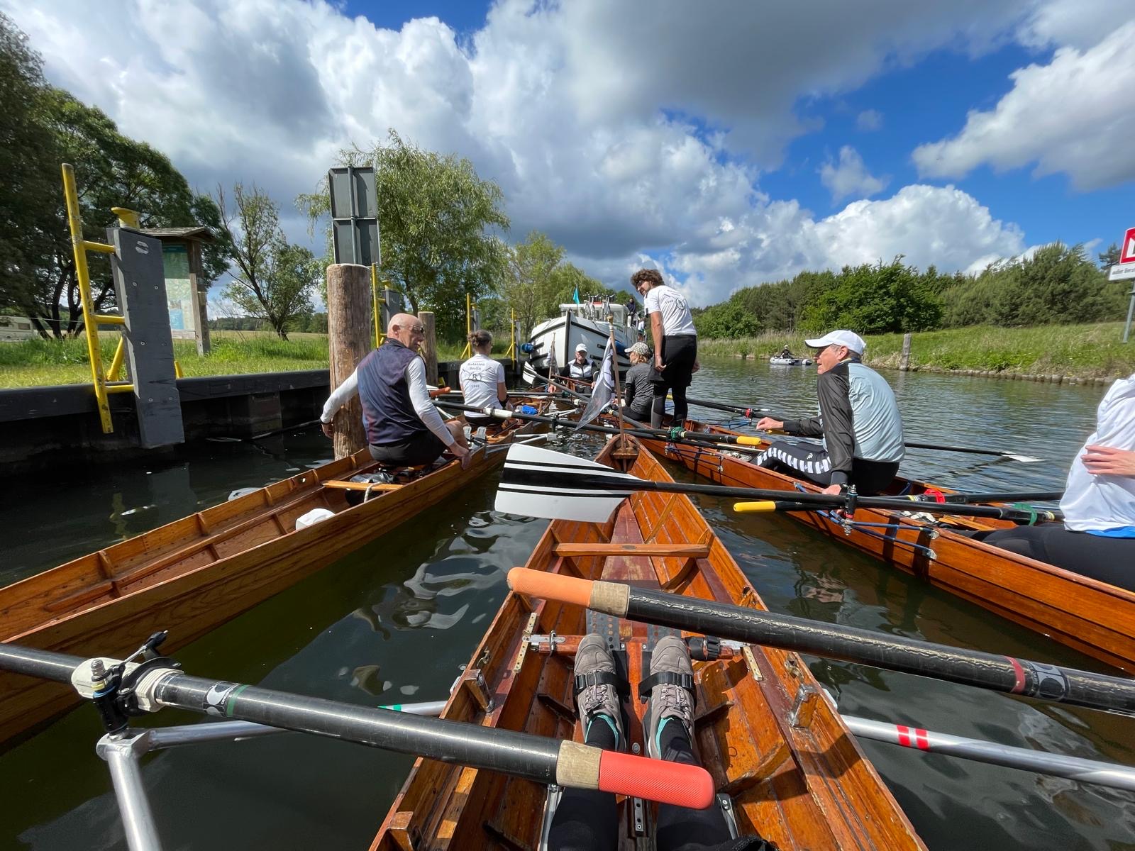 Sammeln nach der Schleusung im Mirower Kanal