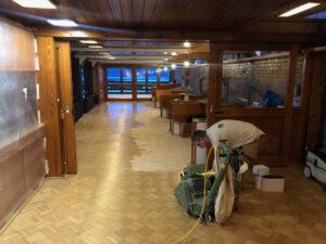 Read more about the article 09.01.2023 – Umfangreiche Sanierung des Parkettes in der ersten Etage